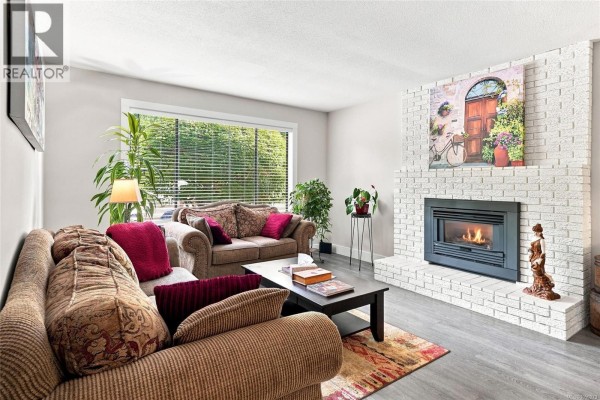 Family room - 517 Hall Rd, Qualicum Beach, BC V9K1B7 Photo 2