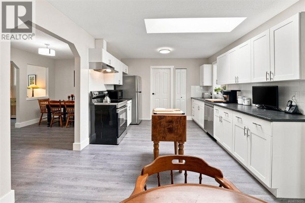 Dining nook - 517 Hall Rd, Qualicum Beach, BC V9K1B7 Photo 4