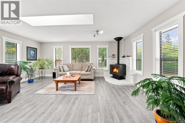 Bedroom - 517 Hall Rd, Qualicum Beach, BC V9K1B7 Photo 5