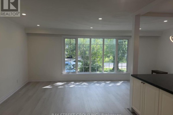 517 Lynett Crescent, Richmond Hill, ON L4C2V8 Photo 3