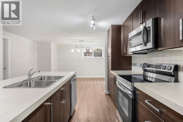 4pc Bathroom - 517 Mckenzie Towne Close Se, Calgary, AB T2Z1A7 Photo 2