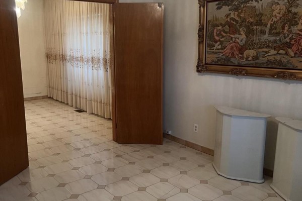 Bathroom - 517 Milverton Boulevard, Toronto, ON M4C1X6 Photo 2