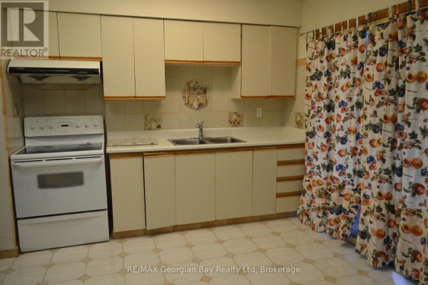 Bedroom - 517 Milverton Boulevard, Toronto, ON M4C1X6 Photo 5