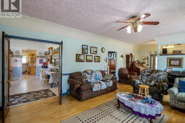 Family room - 5175 Baker-kersley Road, Quesnel, BC V2J6L6 Photo 3