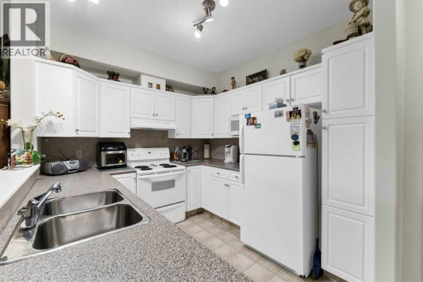 Den - 518, 29 River Ridge Drive Nw, Medicine Hat, AB T1A8V3 Photo 5