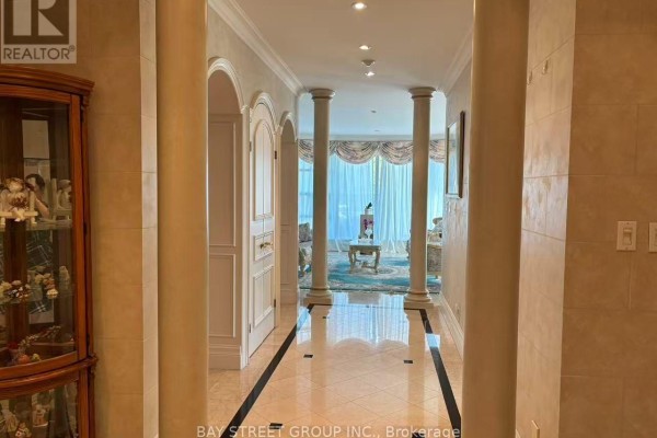 518 - 1 Watergarden Way, Toronto, ON M2K2Z7 Photo 3