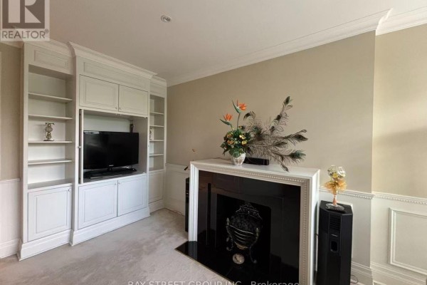 518 - 1 Watergarden Way, Toronto, ON M2K2Z7 Photo 4