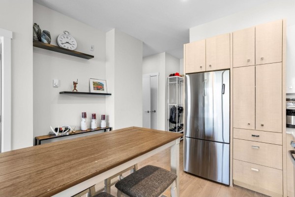 518 10838 Whalley Boulevard, Surrey, BC V3R0G8 Photo 2