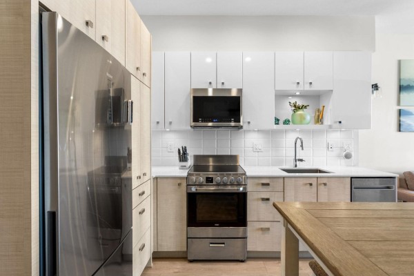 518 10838 Whalley Boulevard, Surrey, BC V3R0G8 Photo 4