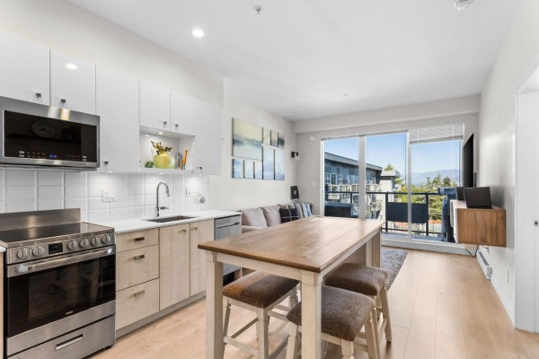518 10838 Whalley Boulevard, Surrey, BC V3R0G8 Photo 5