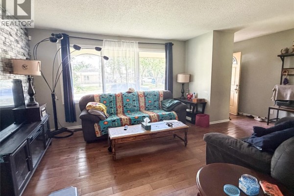 Kitchen - 518 1st Street E, Meadow Lake, SK S9X1E9 Photo 5