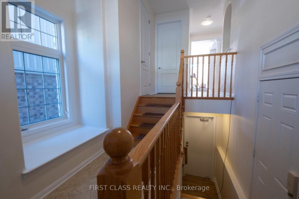 Family room - 518 Wettlaufer Terrace, Milton, ON L9T8K9 Photo 2