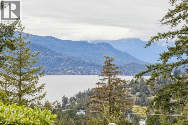 5180 Meadfeild Road, West Vancouver, BC V7W3B8 Photo 2