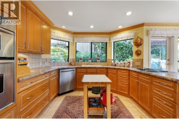 5180 Meadfeild Road, West Vancouver, BC V7W3B8 Photo 3