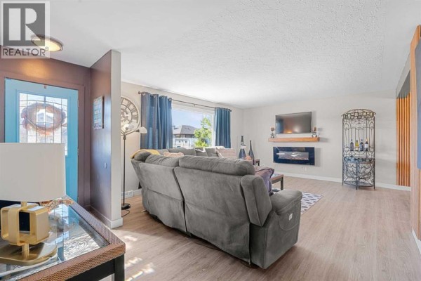 Primary Bedroom - 518b Highwood, Longview, AB T0L1H0 Photo 4
