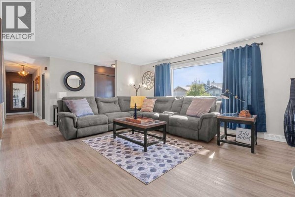 Bedroom - 518b Highwood, Longview, AB T0L1H0 Photo 5