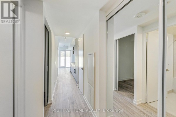 Den - 519 - 2020 Bathurst Street, Toronto, ON M5P0A6 Photo 2