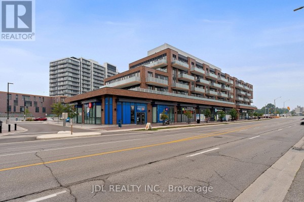 Living room - 519 - 215 Lakeshore Road W, Mississauga, ON L5H0A7 Photo 3