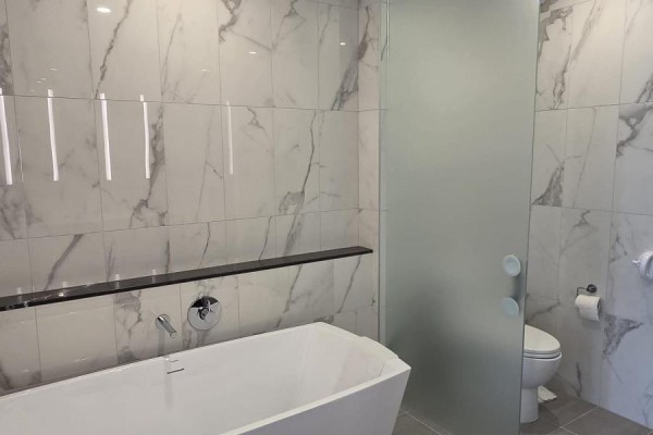 Luxurious bathroom with a freestanding tub and marble tile. - 519 - 399 Royal Orchard Boulevard, Markham
