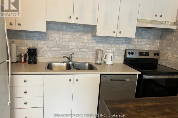 Primary Bedroom - 519 - 700 King Street W, Toronto, ON M5V2Y6 Photo 3