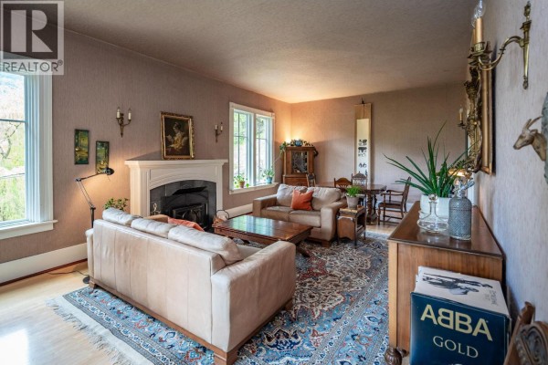 Living room - 519 Cedar Street, Nelson, BC V1L2C2 Photo 5