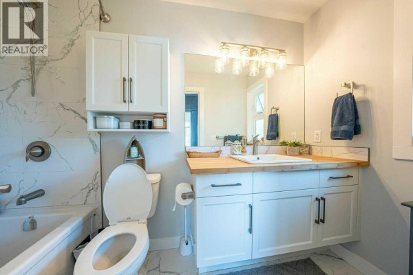 Kitchen - 5190 Robinson Place, Peachland, BC V0H1X1 Photo 5