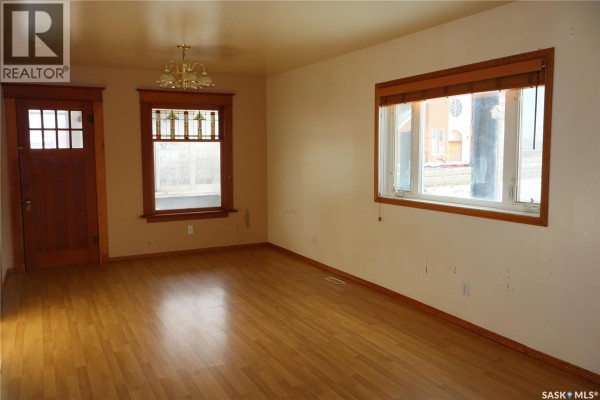 52 2nd Avenue Ne, Swift Current, SK, photo 2