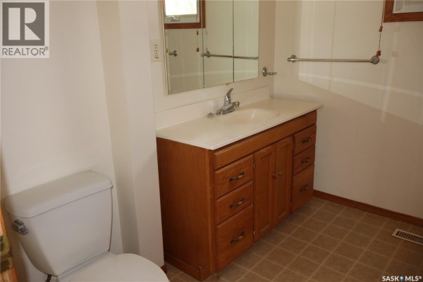 52 2nd Avenue Ne, Swift Current, SK, photo 3