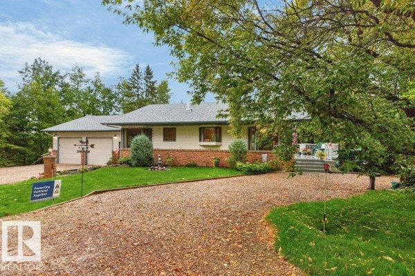Family room - #52a 52515 Rge Road 52, Rural Parkland County, AB T0E2B0 Photo 4