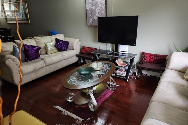 Living room - 52 Bakerton Drive, Toronto, ON M1J2T5 Photo 4