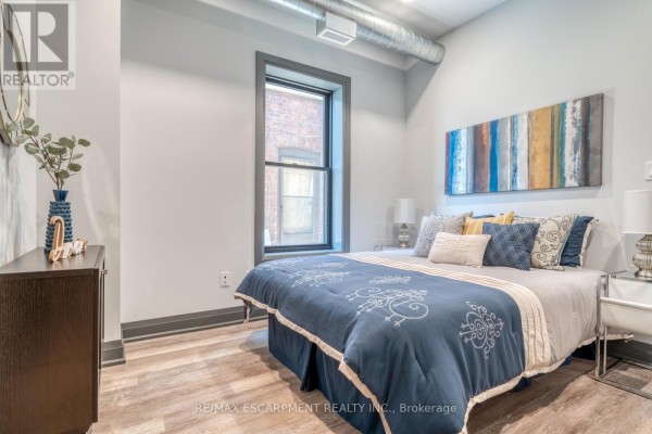 52 Barton Street E, Hamilton, ON, photo 3