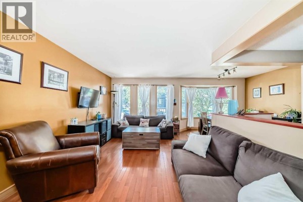 Living room - 52 Beacham Road Nw, Calgary, AB T3K1S4 Photo 5