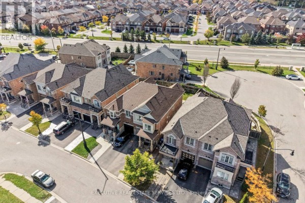 Great room - 52 Bernadino Street, Brampton, ON L6P4G1 Photo 2