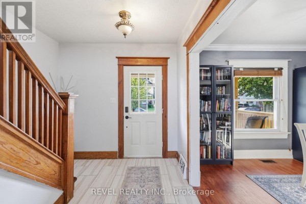 Foyer - 52 Berryman Avenue, St  Catharines, ON L2R3W9 Photo 5