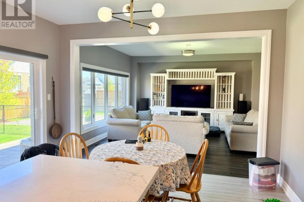 52 Bianca Crescent, Wasaga Beach, ON L9Z0H6 Photo 5