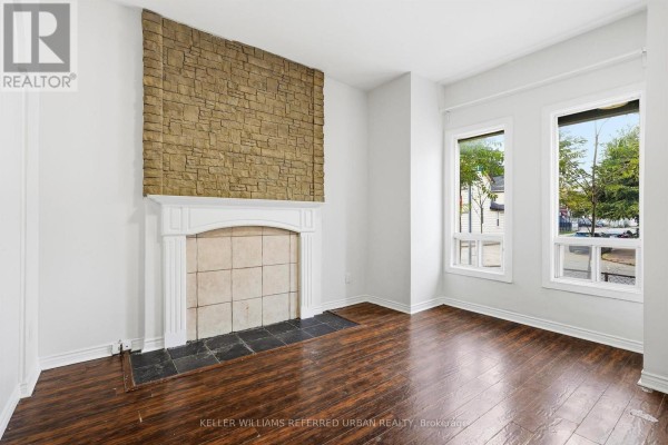 Living room - 52 Cathcart Street, Hamilton, ON L8R1M5 Photo 4
