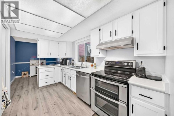 52 Cedargrove Road Sw, Calgary, AB, photo 2