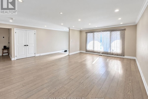 Primary Bedroom - 52 Centre Street N, Brampton, ON L6V1T2 Photo 4
