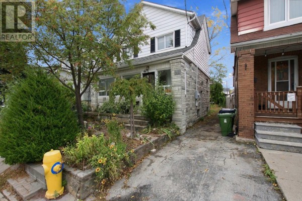 Bathroom - 52 Craydon Avenue, Toronto, ON M6M2C7 Photo 2