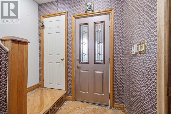 Foyer - 52 Craydon Avenue, Toronto, ON M6M2C7 Photo 5