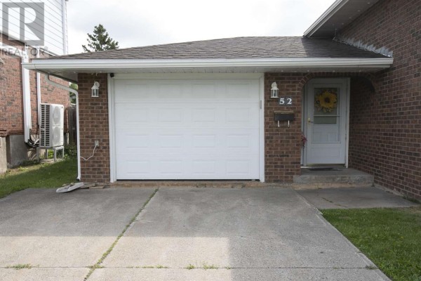 Living room - 52 Danby Rd, Sault Ste  Marie, ON P6B5X6 Photo 4