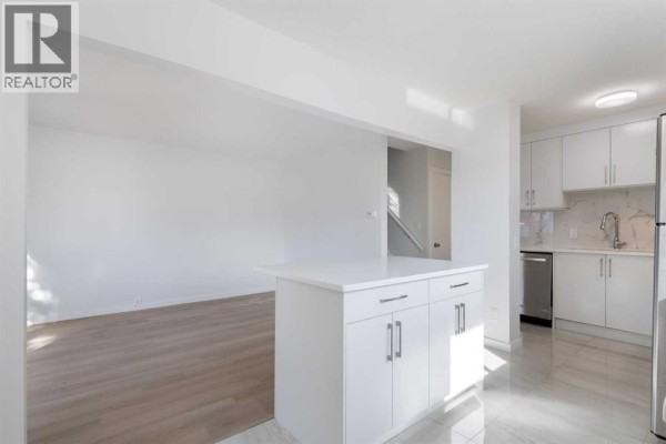 Primary Bedroom - 52 Doverdale Mews Se, Calgary, AB T2B1V9 Photo 4