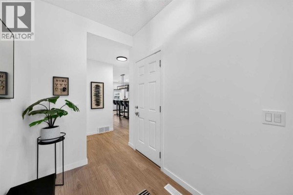 Foyer - 52 Evansborough Way Nw, Calgary, AB T3P0M3 Photo 5