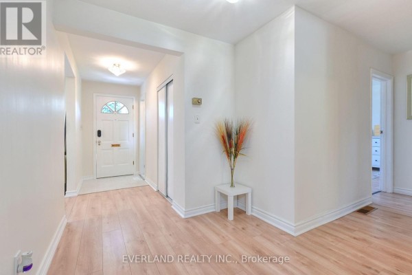 52 Fairglen Avenue, Toronto, ON, photo 3