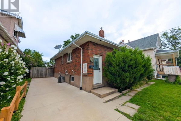 Bathroom - 52 Fifth Street, Welland, ON L3B4Z5 Photo 3