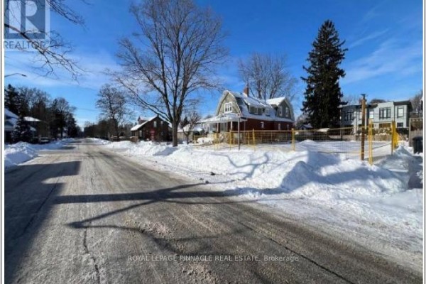 52 Forest Avenue, Mississauga, ON L5G1L2 Photo 2