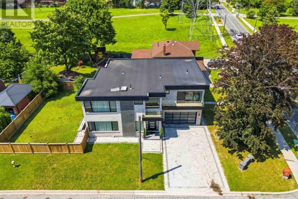 Residential for sale at 52 Grantbrook Street N, Toronto, ON - MLS® RKdQfh