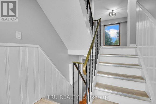 52 Greenboro Crescent, Ottawa, ON K1T1W5 Photo 3