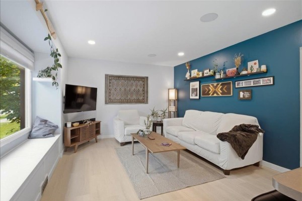 Living room - 52 Haig Avenue, Winnipeg, MB R2M0E1 Photo 3