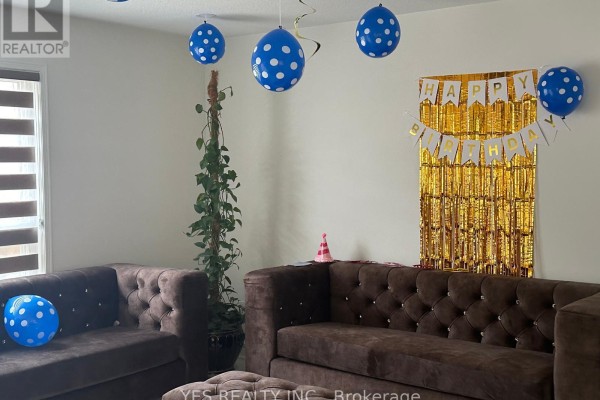 52 Hollingsworth Circle, Brampton, ON, photo 2